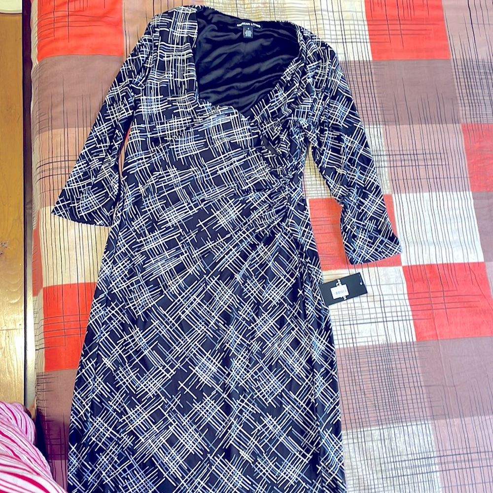 It is a very nice BLK S/BL M American living size 12 dress 3 quarters sleeves.